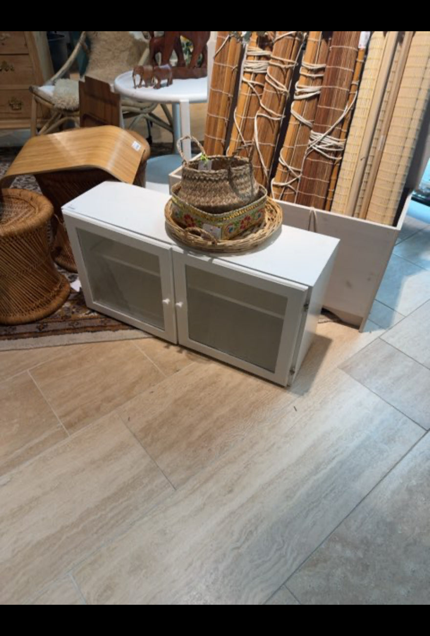 Skab til ophæng med låger